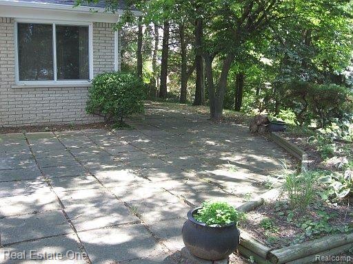 35509 Springvale Street Farmington, MI 48331 - Photo 23 of 25 patio