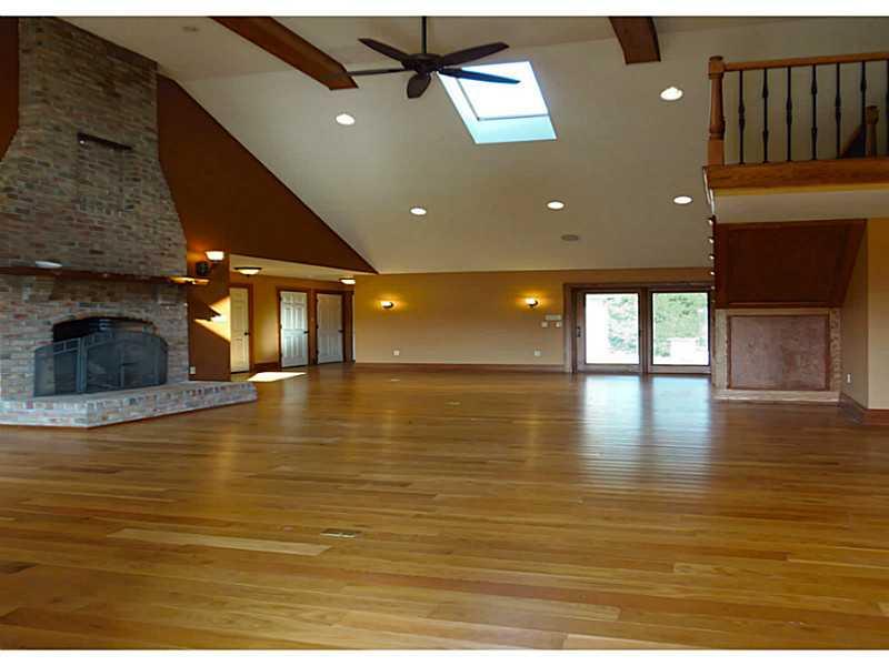 8 Pleasant Road McDonald, PA 15057 - Photo 4 of 25 Great Room.