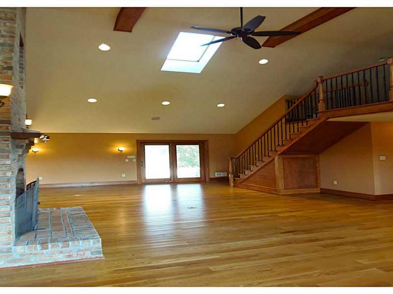 8 Pleasant Road McDonald, PA 15057 - Photo 5 of 25 Great Room.