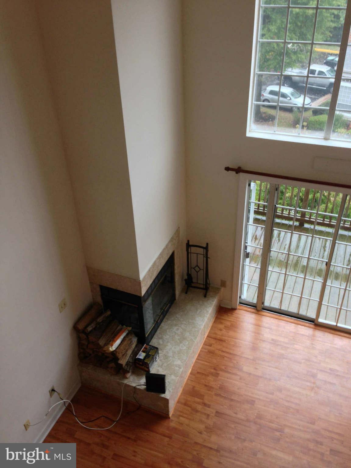 409 Fortress Way Occoquan, VA 22125 - Photo 11 of 28 Living Room
