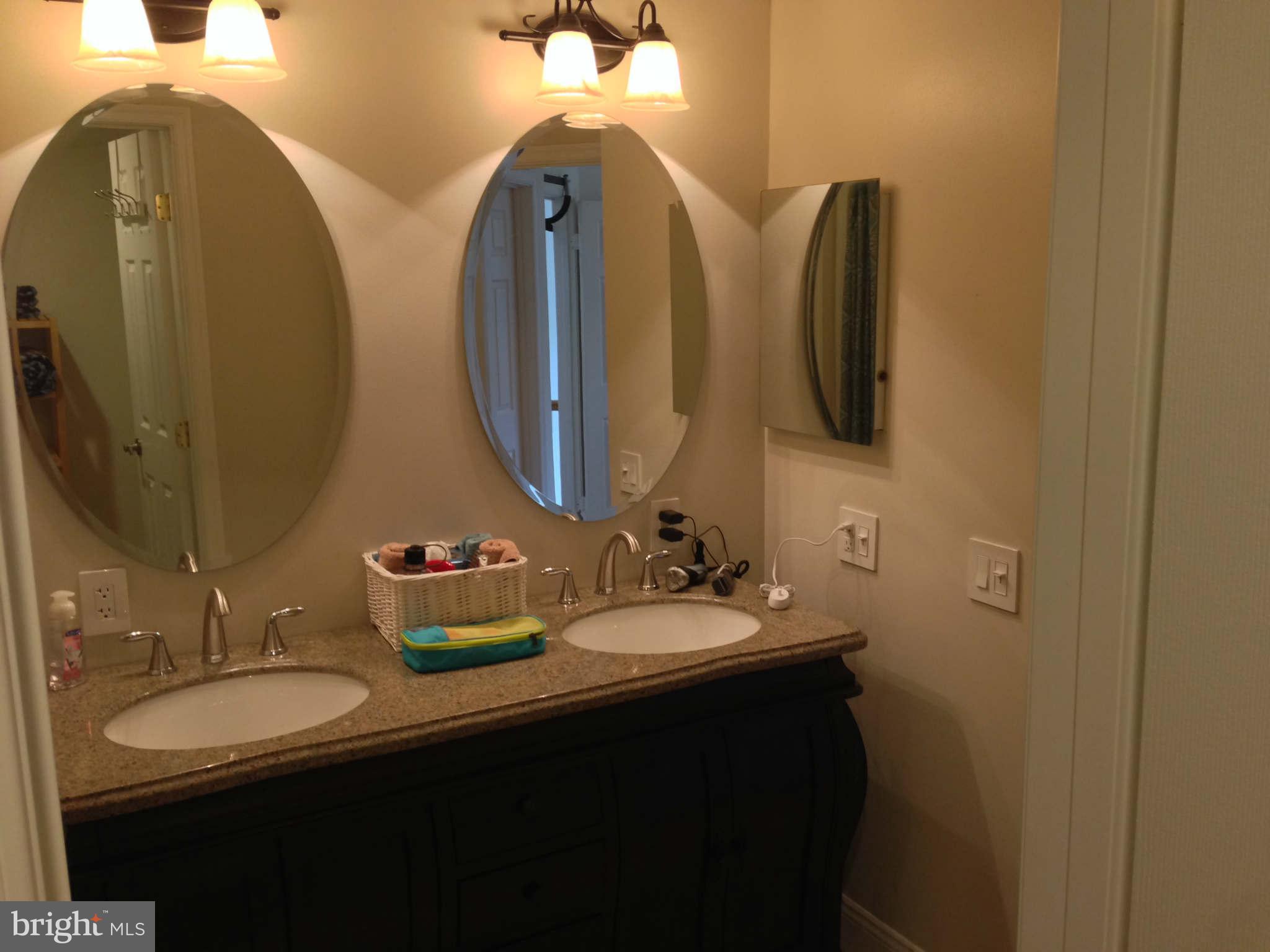 409 Fortress Way Occoquan, VA 22125 - Photo 24 of 28 Bath (Master)