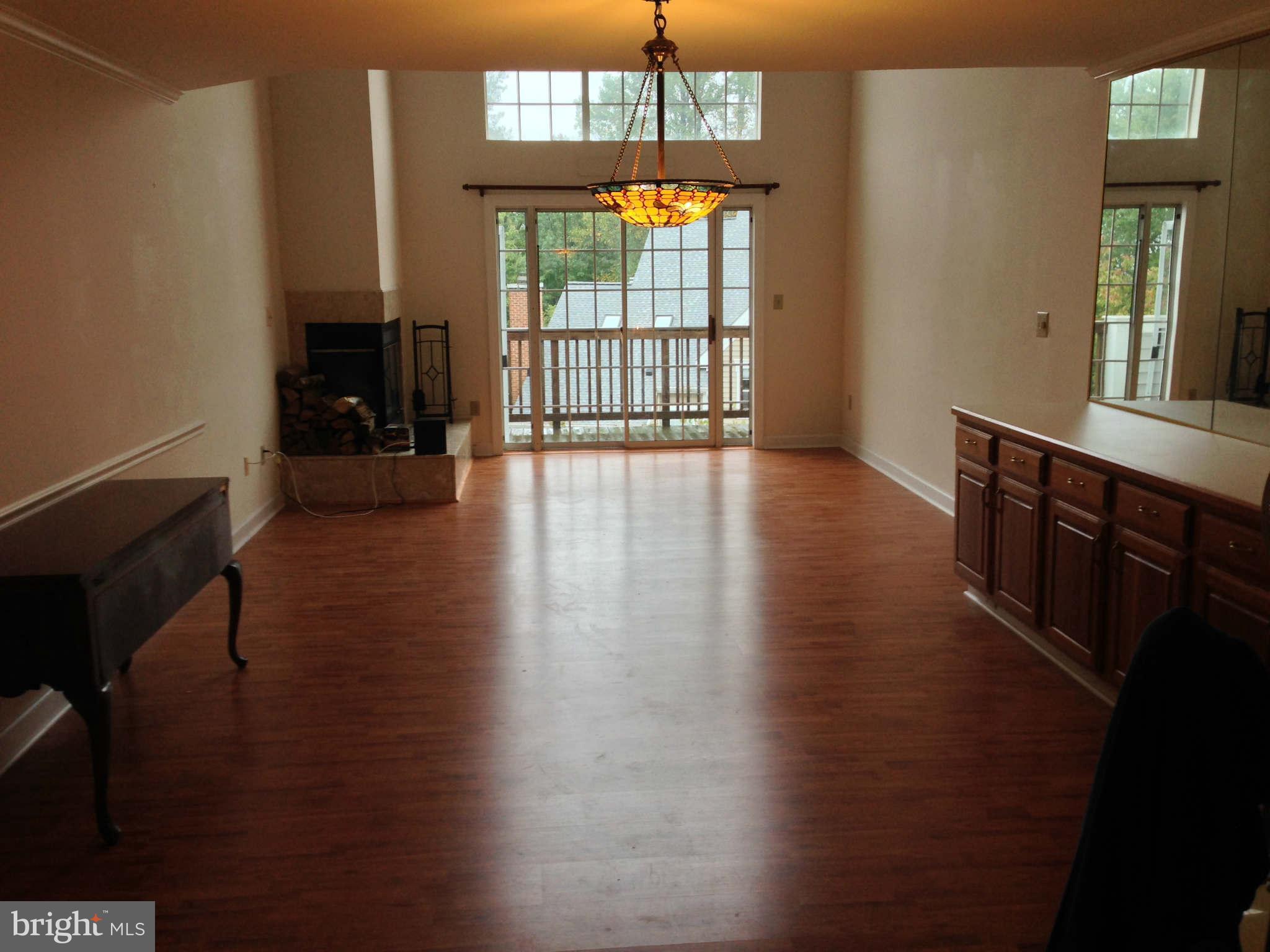 409 Fortress Way Occoquan, VA 22125 - Photo 9 of 28 Living Room