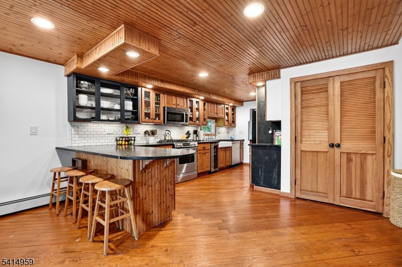 106 Demarest Road Bloomingdale, NJ 07403 - Photo 2 of 17