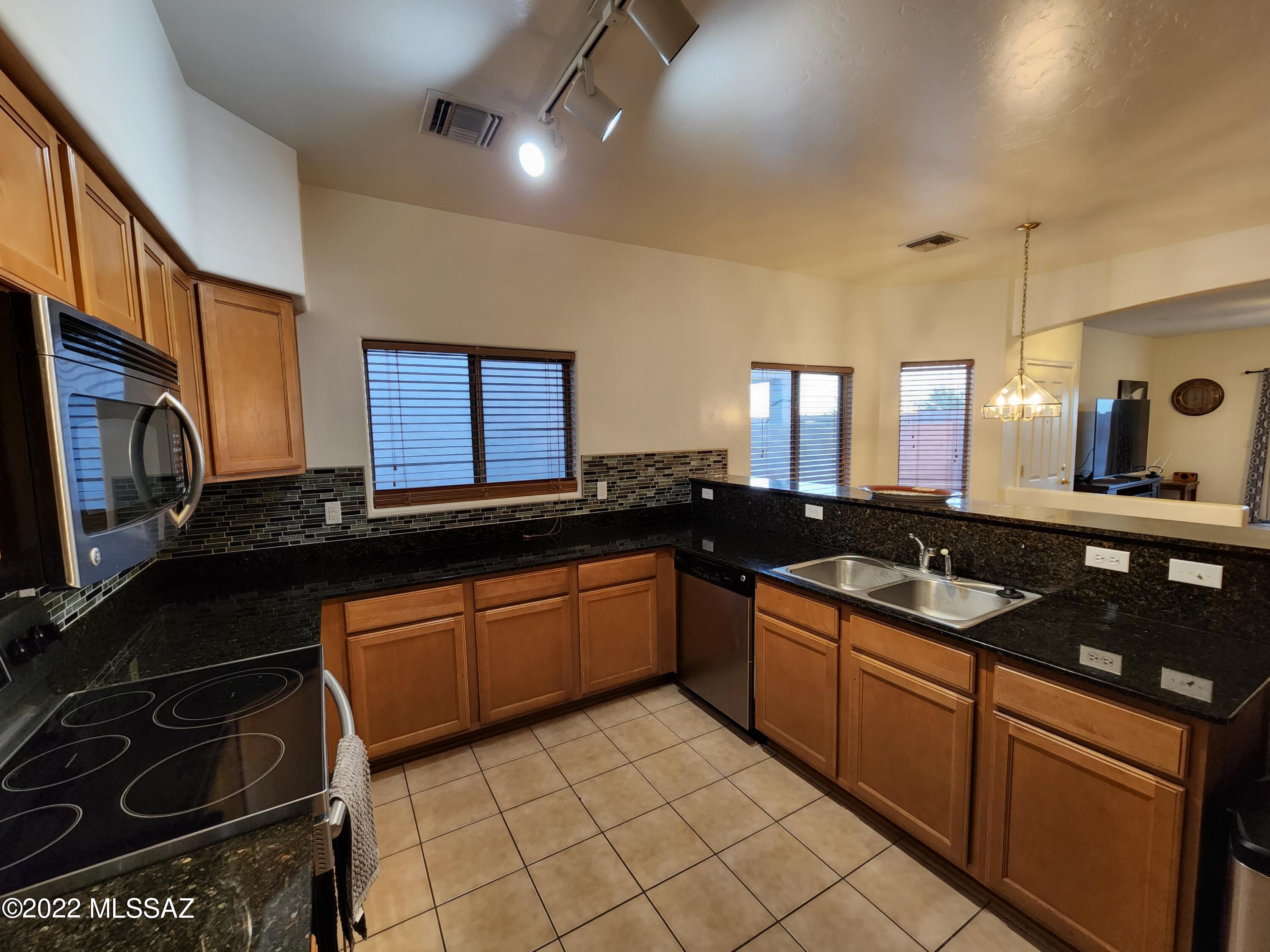 7635 East Fair Meadows Loop Tucson, AZ 85756 - Photo 7 of 17