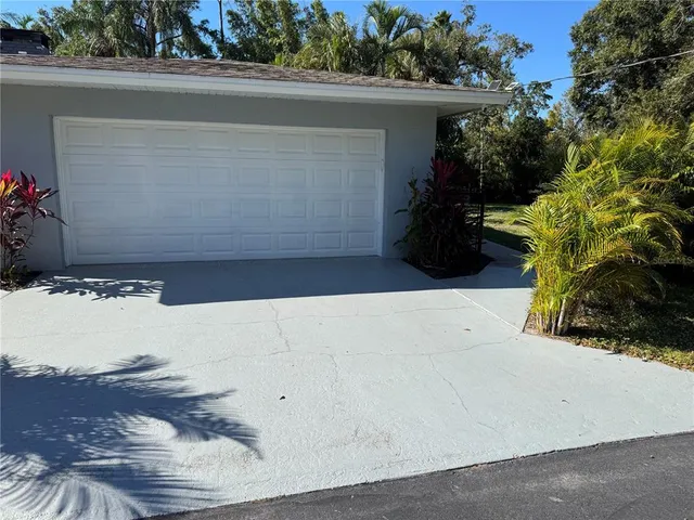 $3,500 | 3740 Aberdeen Drive, Sarasota, FL 34240