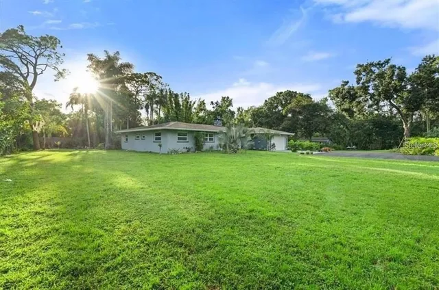 $3,500 | 3740 Aberdeen Drive, Sarasota, FL 34240