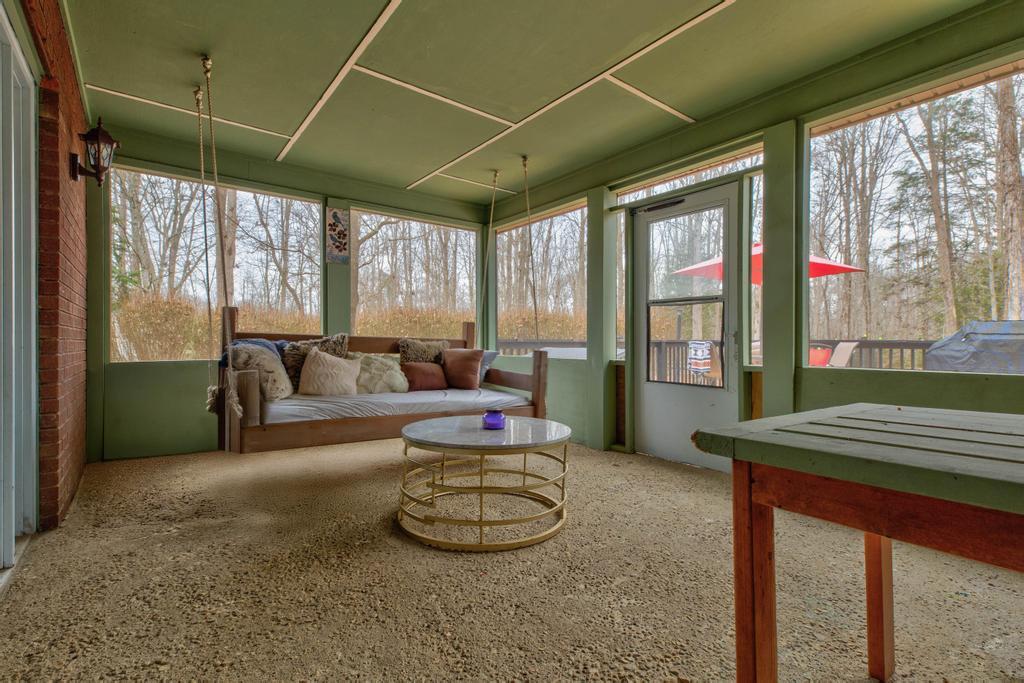 75 Secretariat Trail Corbin, KY 40701 - Photo 26 of 33 Screened in porch