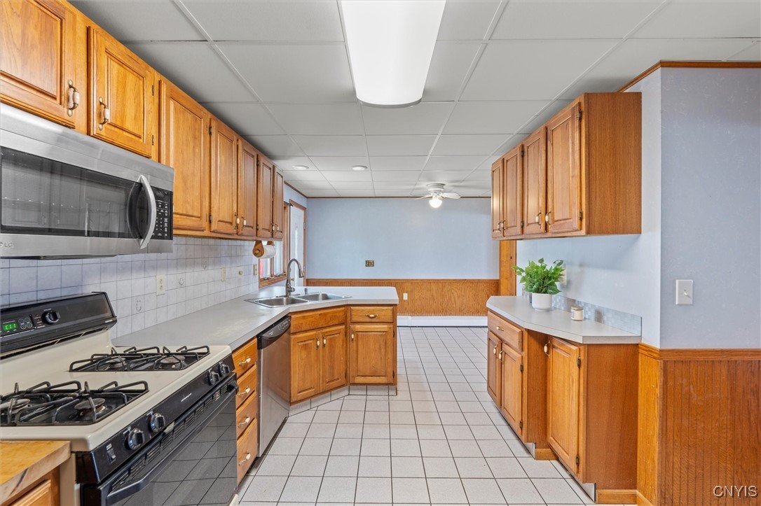 7353 Lakeshore Road Cicero, NY 13039 - Photo 11 of 48