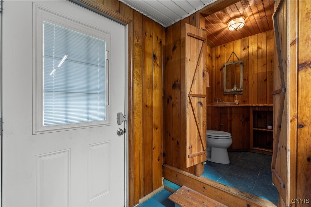 7353 Lakeshore Road Cicero, NY 13039 - Photo 22 of 48