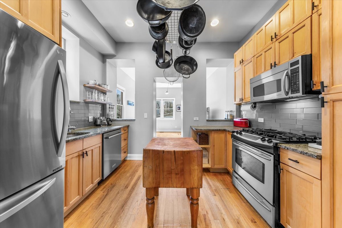 2159 West Wilson Avenue Chicago, IL 60625 - Photo 11 of 37