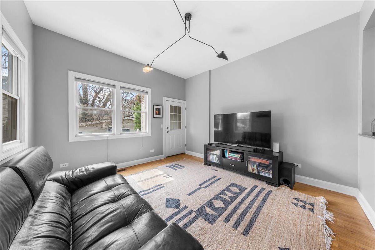 2159 West Wilson Avenue Chicago, IL 60625 - Photo 15 of 37