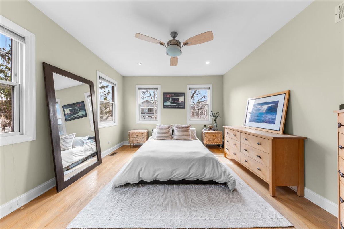2159 West Wilson Avenue Chicago, IL 60625 - Photo 18 of 37