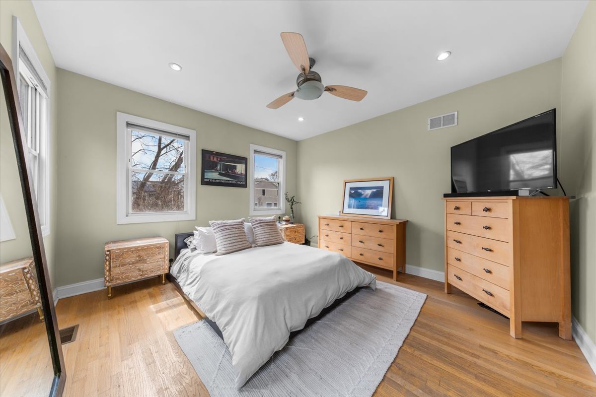 2159 West Wilson Avenue Chicago, IL 60625 - Photo 19 of 37