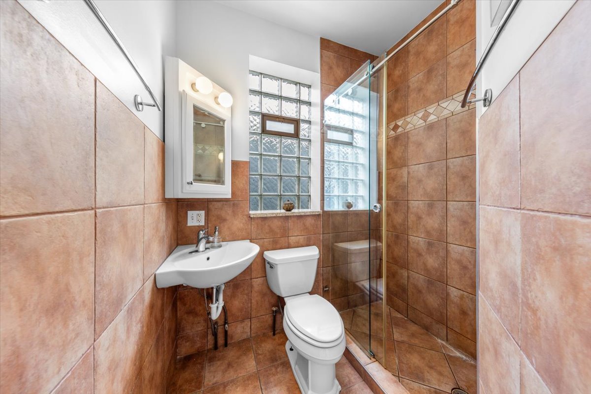 2159 West Wilson Avenue Chicago, IL 60625 - Photo 20 of 37
