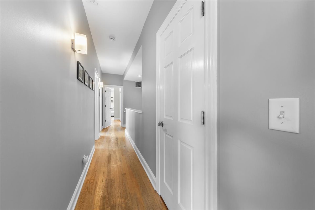2159 West Wilson Avenue Chicago, IL 60625 - Photo 21 of 37