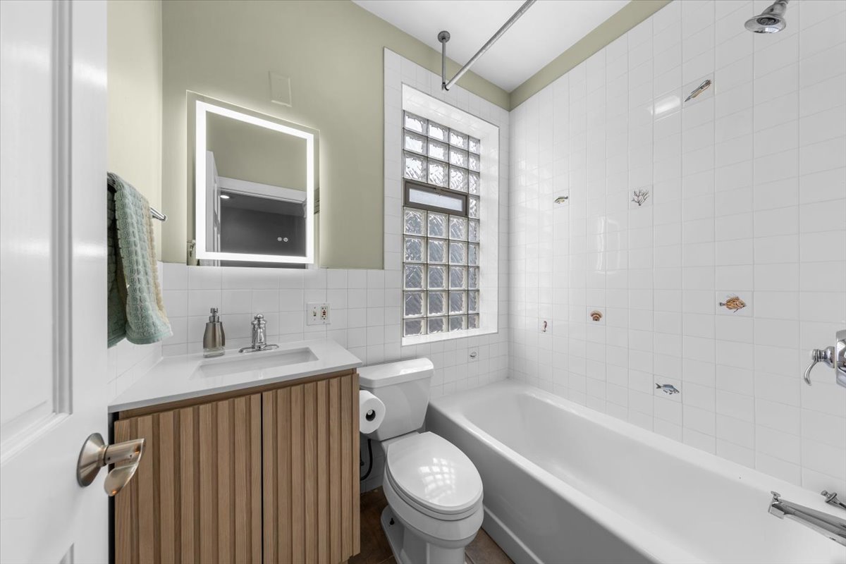 2159 West Wilson Avenue Chicago, IL 60625 - Photo 26 of 37