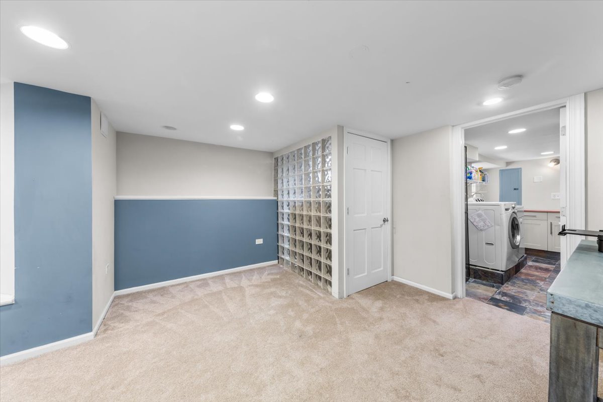 2159 West Wilson Avenue Chicago, IL 60625 - Photo 29 of 37