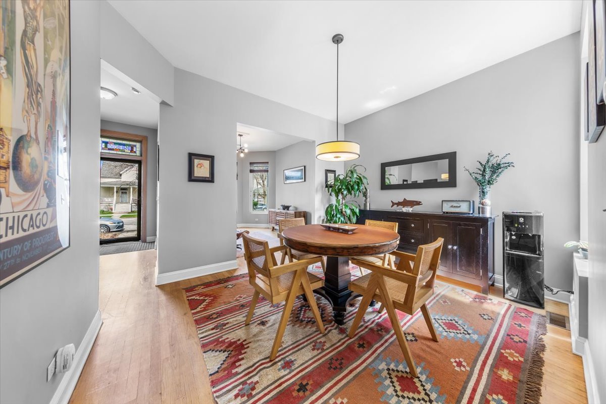 2159 West Wilson Avenue Chicago, IL 60625 - Photo 8 of 37