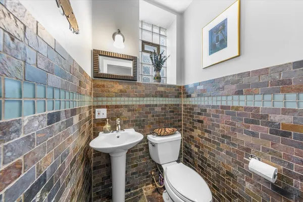 $925,000 | 2159 West Wilson Avenue, Chicago, IL 60625