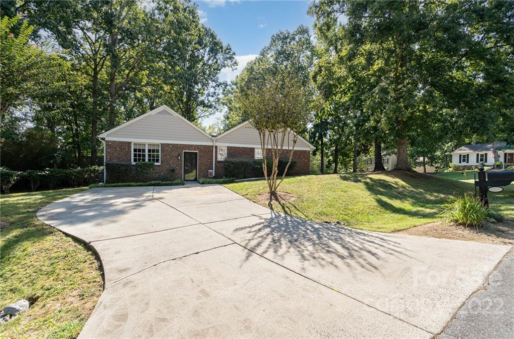 6901 Porterfield Road Charlotte, NC 28226 - Photo 3 of 30 a house with trees in the background