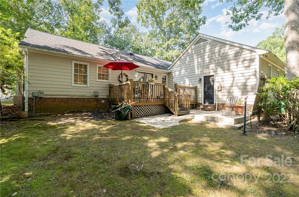 6901 Porterfield Road Charlotte, NC 28226 - Photo 6 of 30 a view of a house with a yard