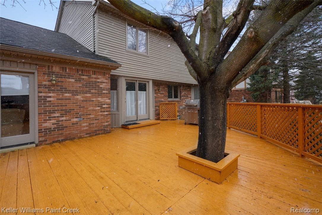 Natural Gas, Stainless Steel Weber Grill included on back deck.