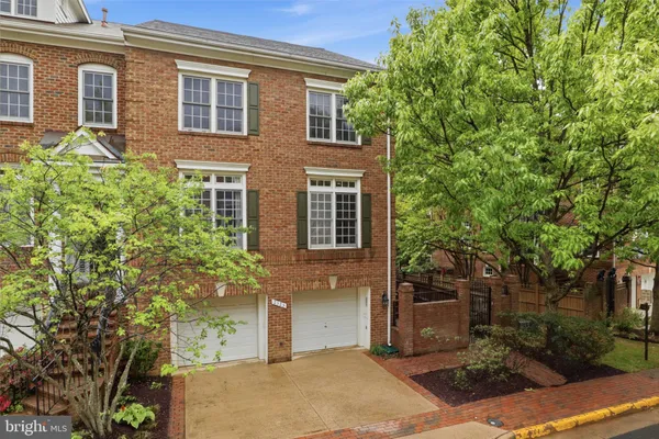 $1,270,000 | 2323 Sawtooth Oak Court, Vienna, VA 22182