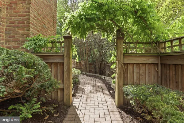 $1,270,000 | 2323 Sawtooth Oak Court, Vienna, VA 22182