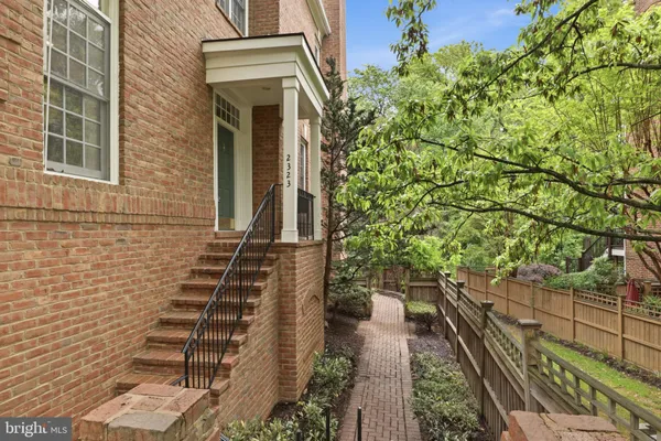 $1,270,000 | 2323 Sawtooth Oak Court, Vienna, VA 22182