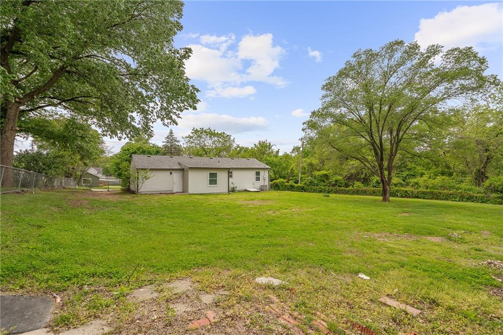 601 East Eisenhower Road Lansing, KS 66043 - Photo 25 of 30
