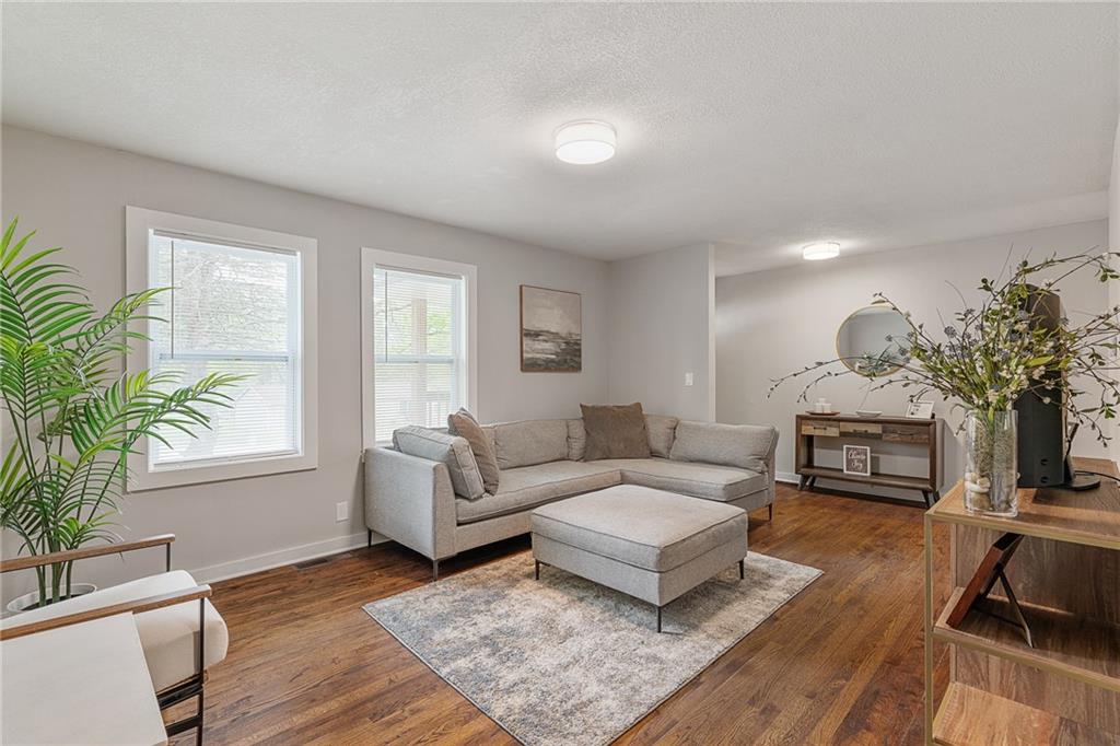 601 East Eisenhower Road Lansing, KS 66043 - Photo 5 of 30