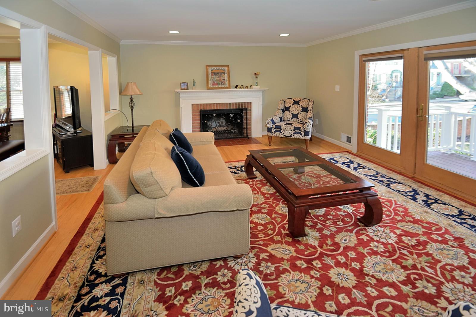 6760 Towne Lane Road McLean, VA 22101 - Photo 3 of 22 Living Room