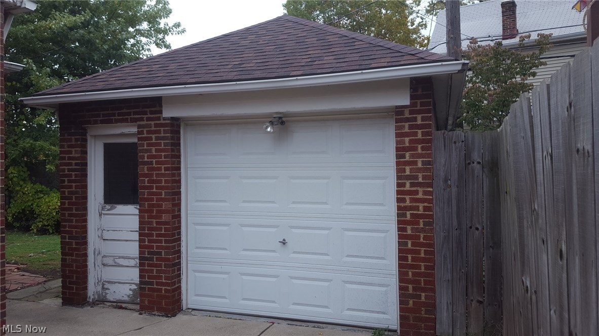 17403 Neff Road Cleveland, OH 44119 - Photo 5 of 35