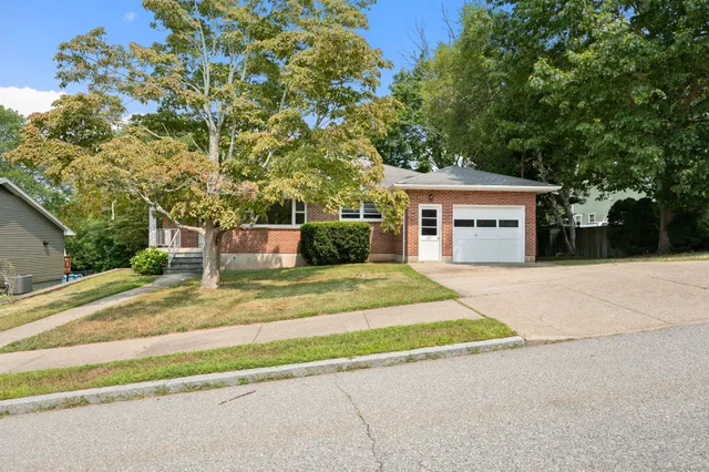 a house view with a outdoor space
