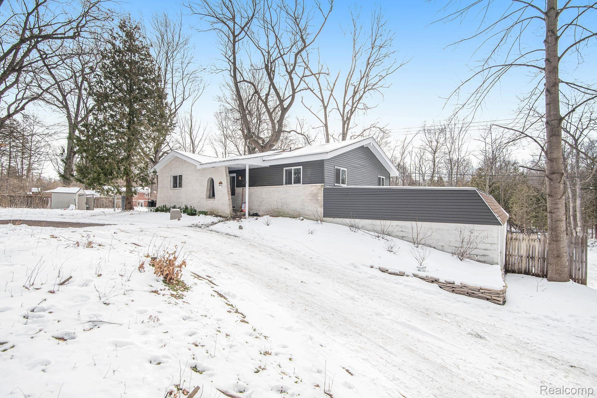 3527 Stanton Road Lake Orion, MI 48362 - Photo 3 of 35 DSC_4600.jpg