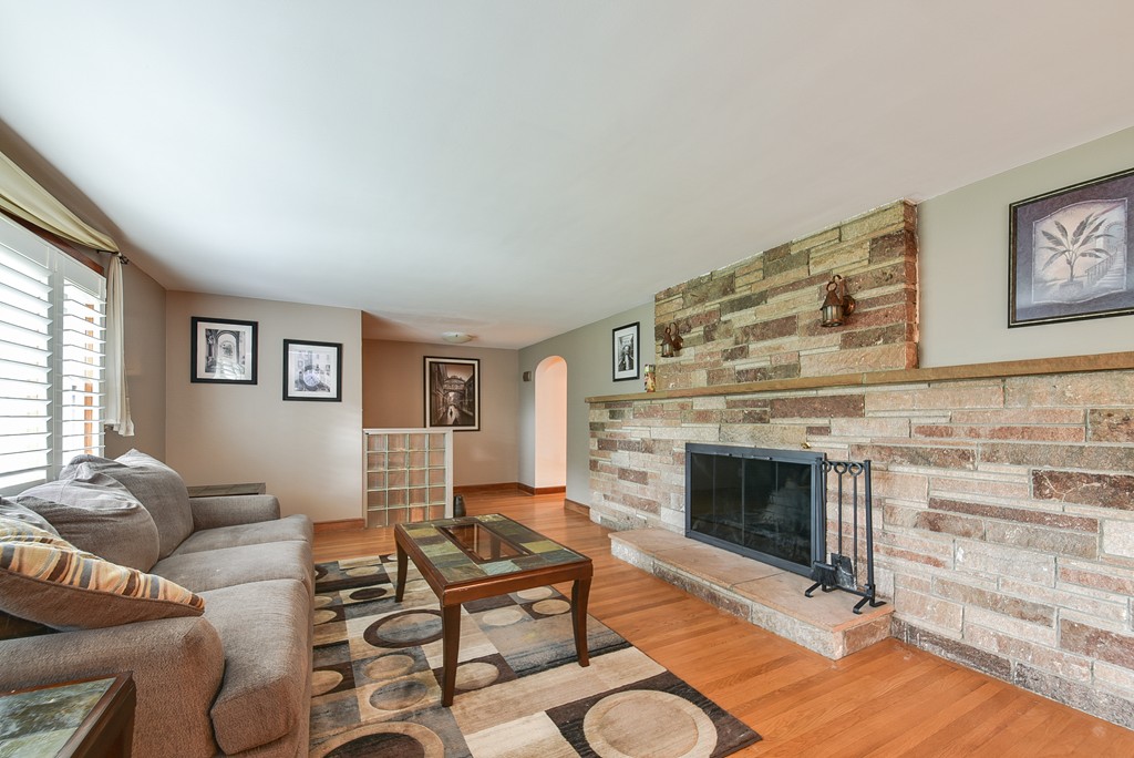 41 Sylvester Road Natick, MA 01760 - Photo 3 of 25 Gallery Image 3
