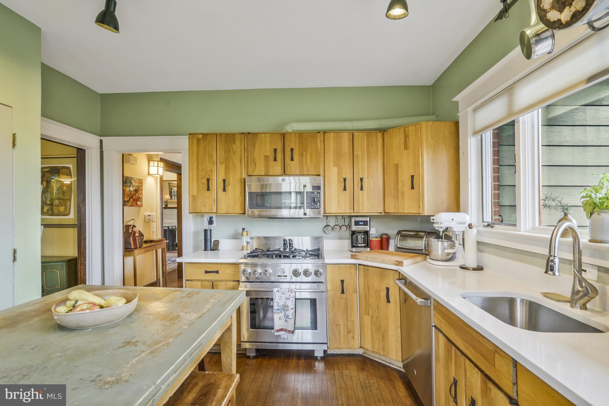 1807 South Arlington Ridge Road Arlington, VA 22202 - Photo 22 of 78