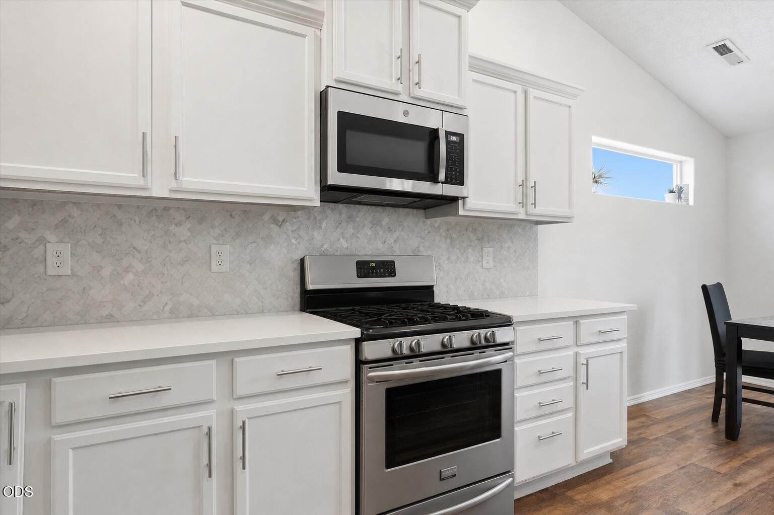 222 Southwest 33rd Drive Redmond, OR 97756 - Photo 7 of 26