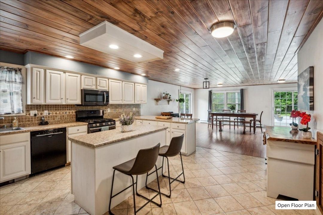 201 Mockingbird Way Franklin, VT 05457 - Photo 11 of 60