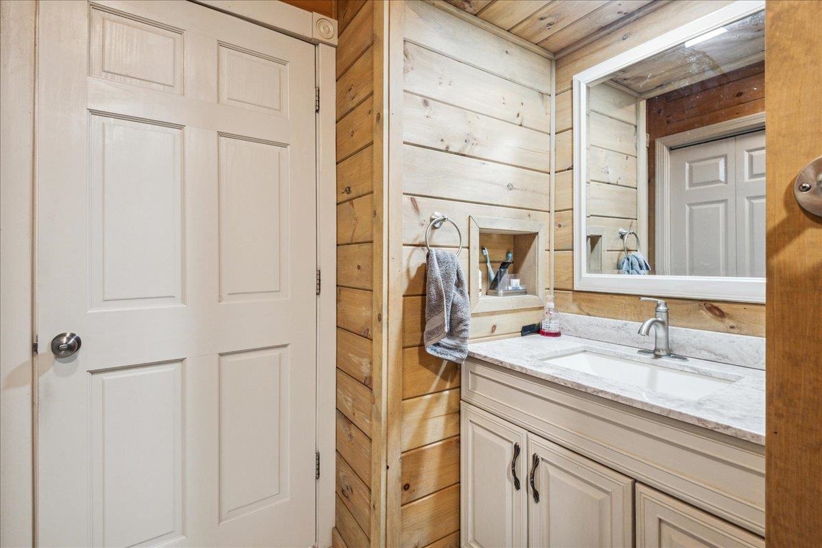 201 Mockingbird Way Franklin, VT 05457 - Photo 25 of 60