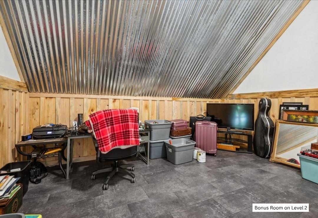 201 Mockingbird Way Franklin, VT 05457 - Photo 37 of 60