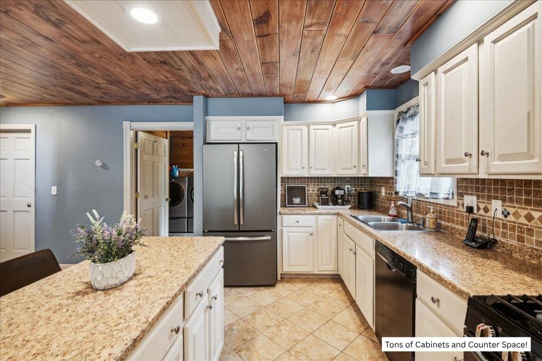 201 Mockingbird Way Franklin, VT 05457 - Photo 10 of 60