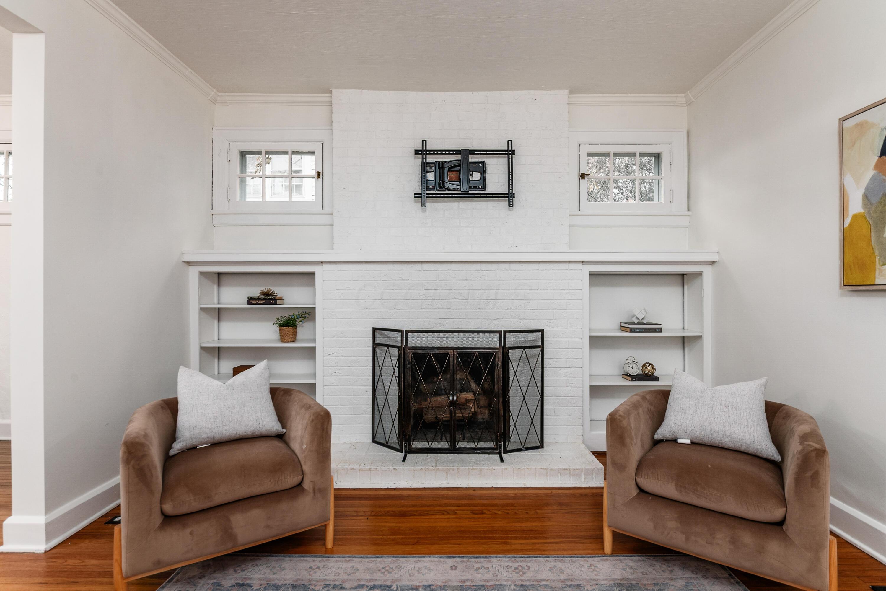 217 Arden Road Columbus, OH 43214 - Photo 10 of 41 Fireplace AND built-ins.