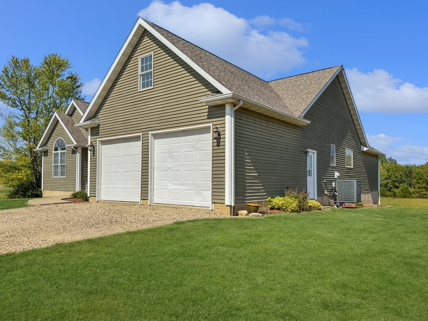 1063 Deer Valley Drive Varna, IL 61375 - Photo 2 of 87 a front view of house with yard and green space