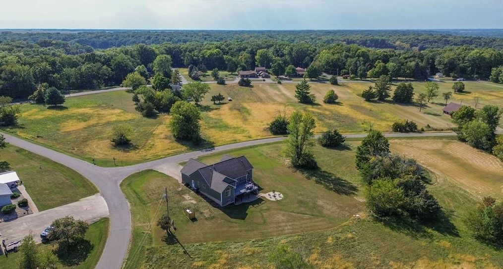 1063 Deer Valley Drive Varna, IL 61375 - Photo 75 of 87 a view of a swimming pool with a yard