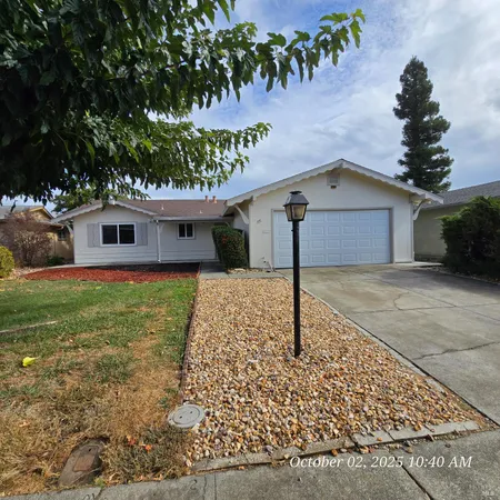 $2,400 | 115 Isle Royale Circle, Vacaville, CA 95687