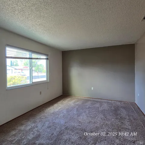 $2,400 | 115 Isle Royale Circle, Vacaville, CA 95687