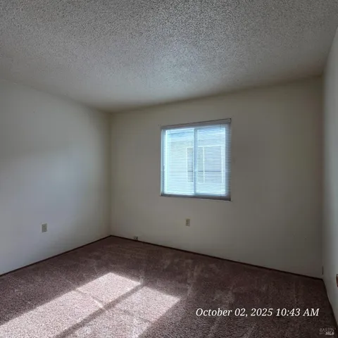 $2,400 | 115 Isle Royale Circle, Vacaville, CA 95687