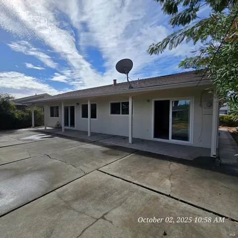 $2,400 | 115 Isle Royale Circle, Vacaville, CA 95687