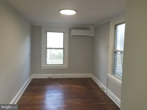 $1,850 | 212 Warren Street, Unit 3, Beverly, NJ 08010